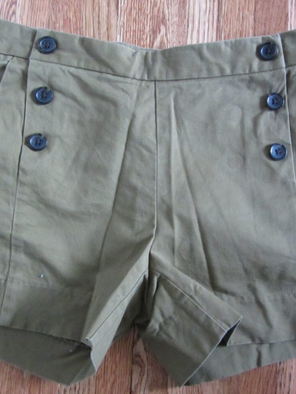 Banana Republic Button Front Shorts - 4 - Picture 2 of 6